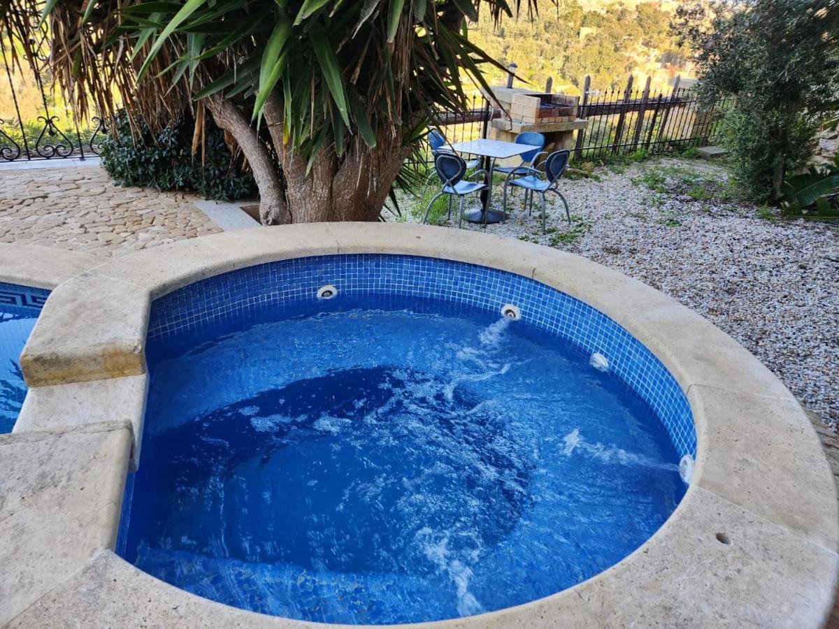 Gozo Island Escape Sleeps 4 With Private Bathroom Ghajn il-Kbira  Eksteriør billede