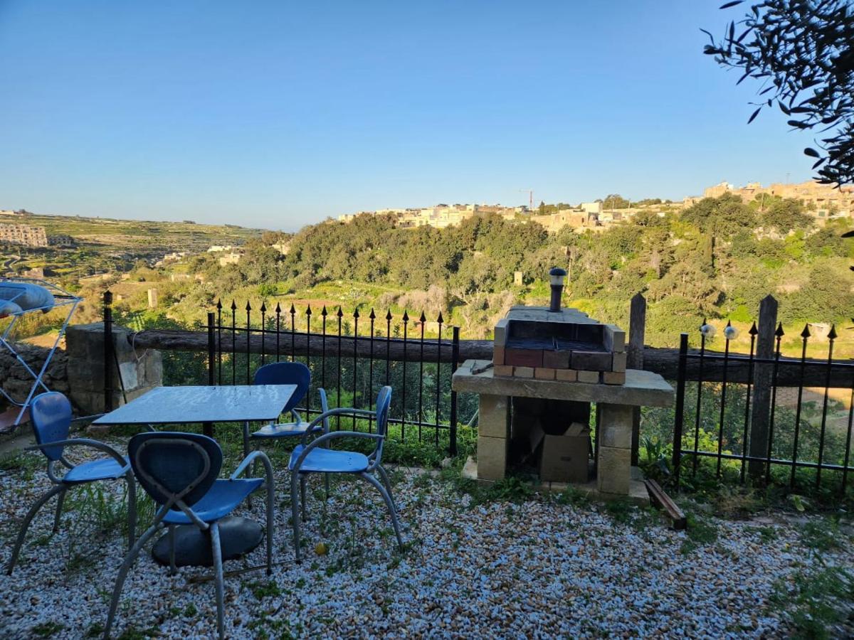 Gozo Island Escape Sleeps 4 With Private Bathroom Ghajn il-Kbira  Eksteriør billede