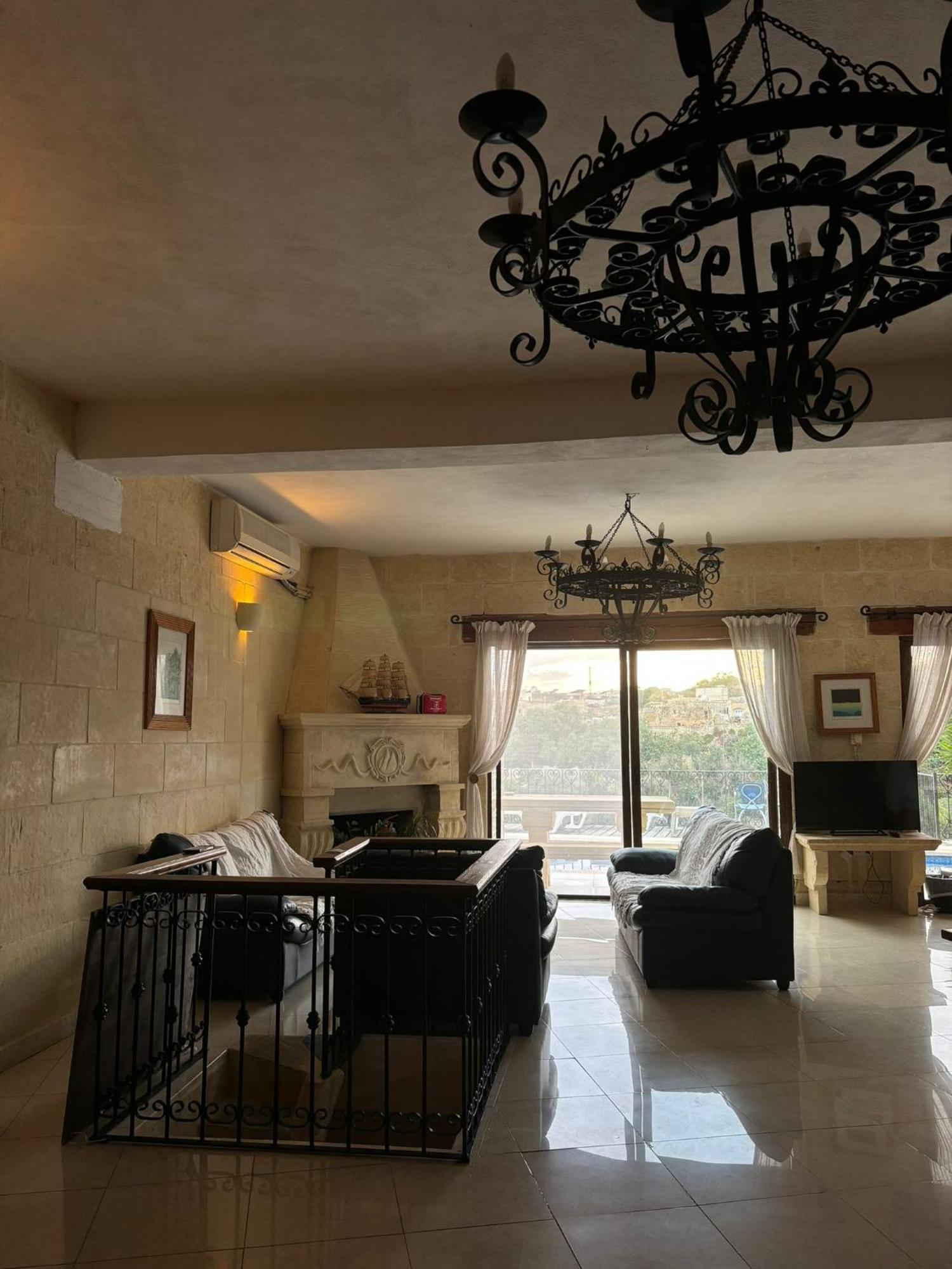 Gozo Island Escape Sleeps 4 With Private Bathroom Ghajn il-Kbira  Eksteriør billede