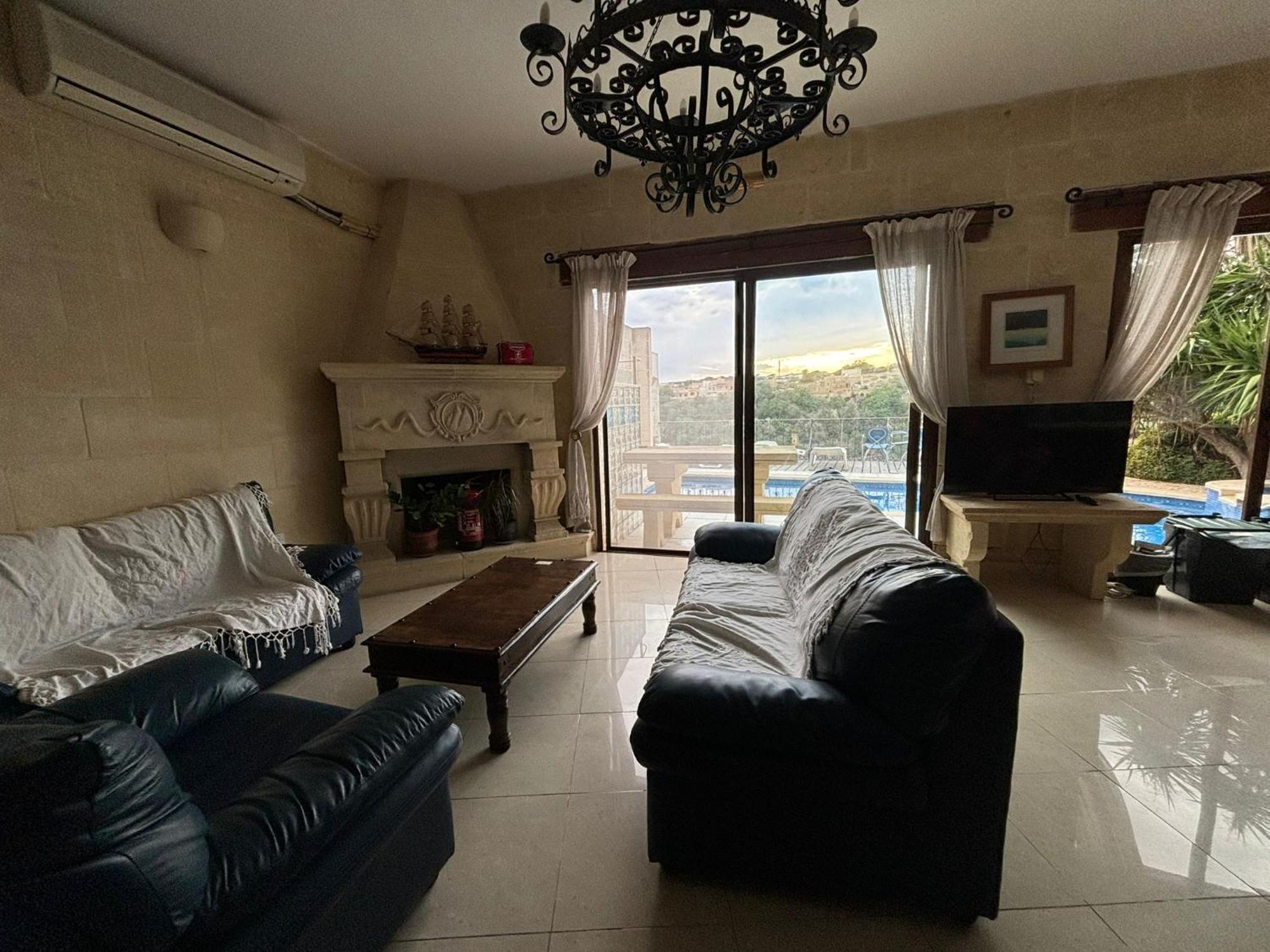 Gozo Island Escape Sleeps 4 With Private Bathroom Ghajn il-Kbira  Eksteriør billede