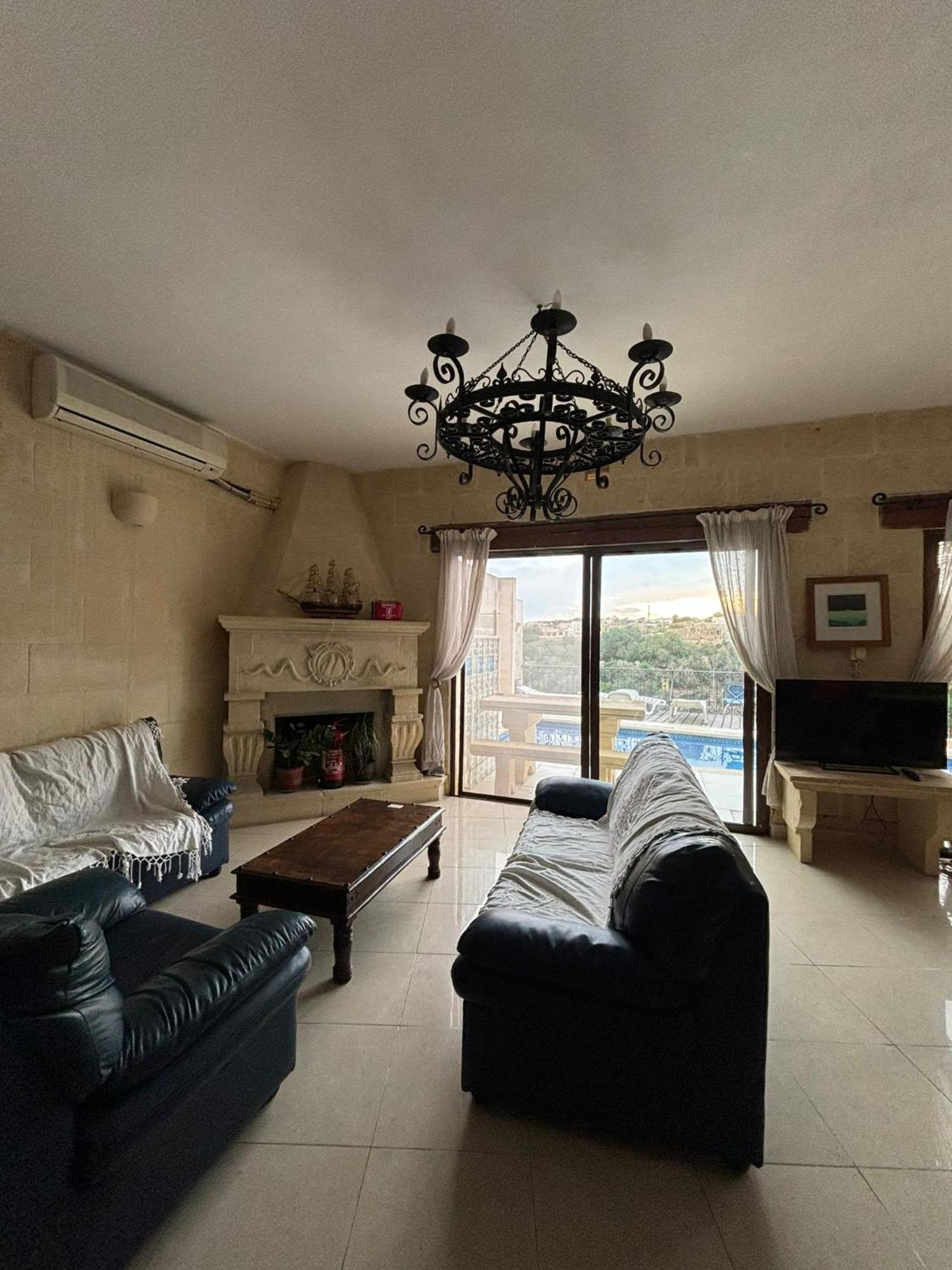 Gozo Island Escape Sleeps 4 With Private Bathroom Ghajn il-Kbira  Eksteriør billede