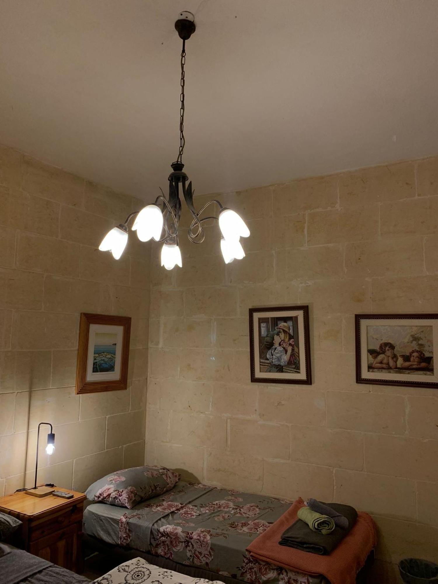 Gozo Island Escape Sleeps 4 With Private Bathroom Ghajn il-Kbira  Eksteriør billede