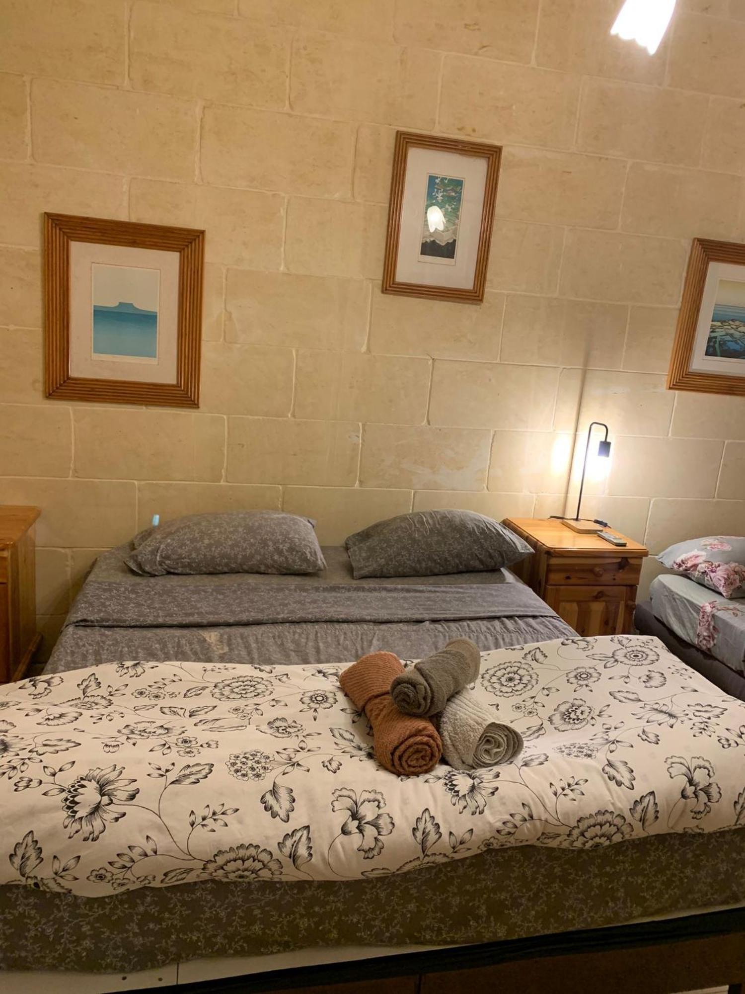 Gozo Island Escape Sleeps 4 With Private Bathroom Ghajn il-Kbira  Eksteriør billede