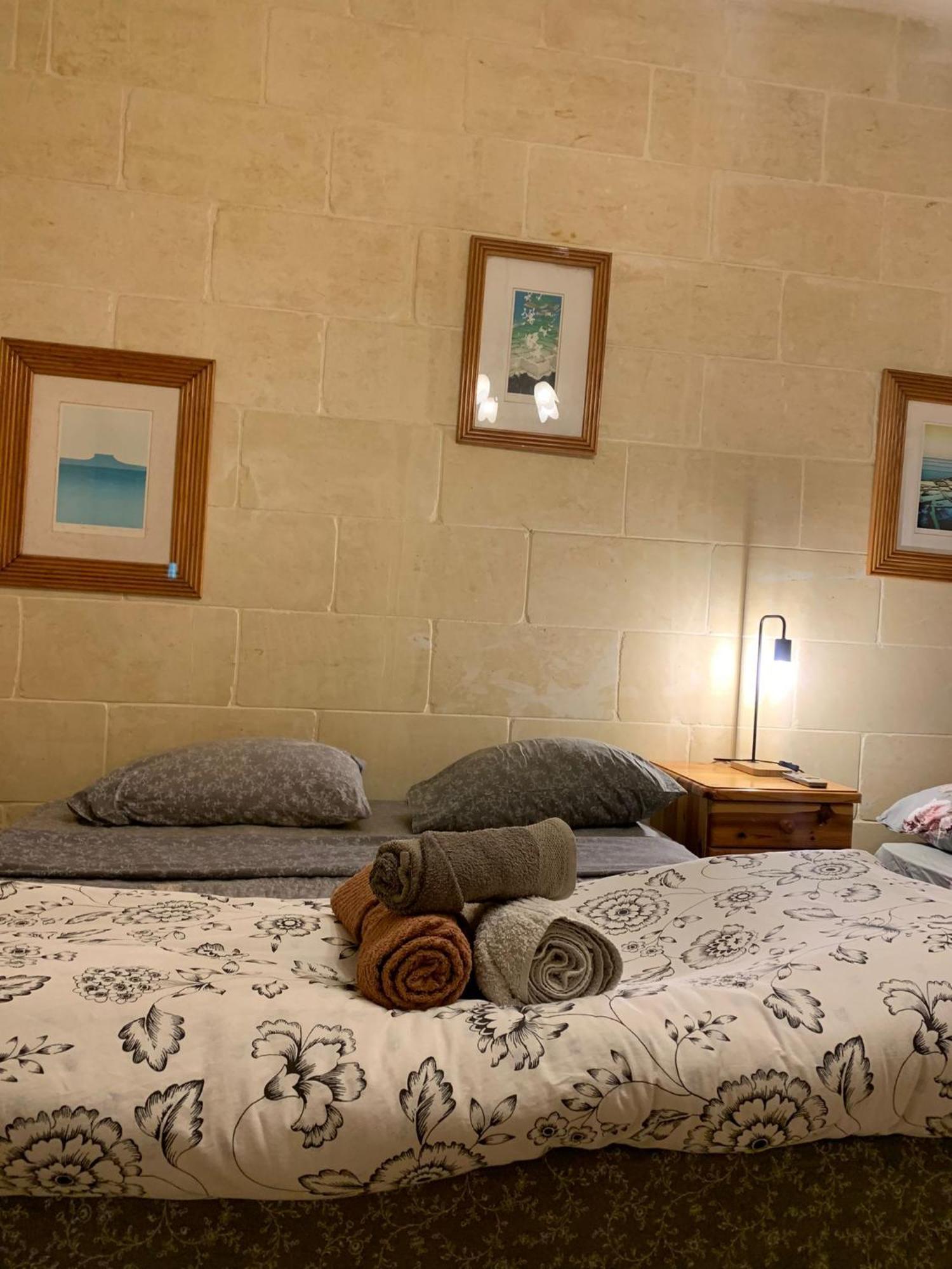 Gozo Island Escape Sleeps 4 With Private Bathroom Ghajn il-Kbira  Eksteriør billede
