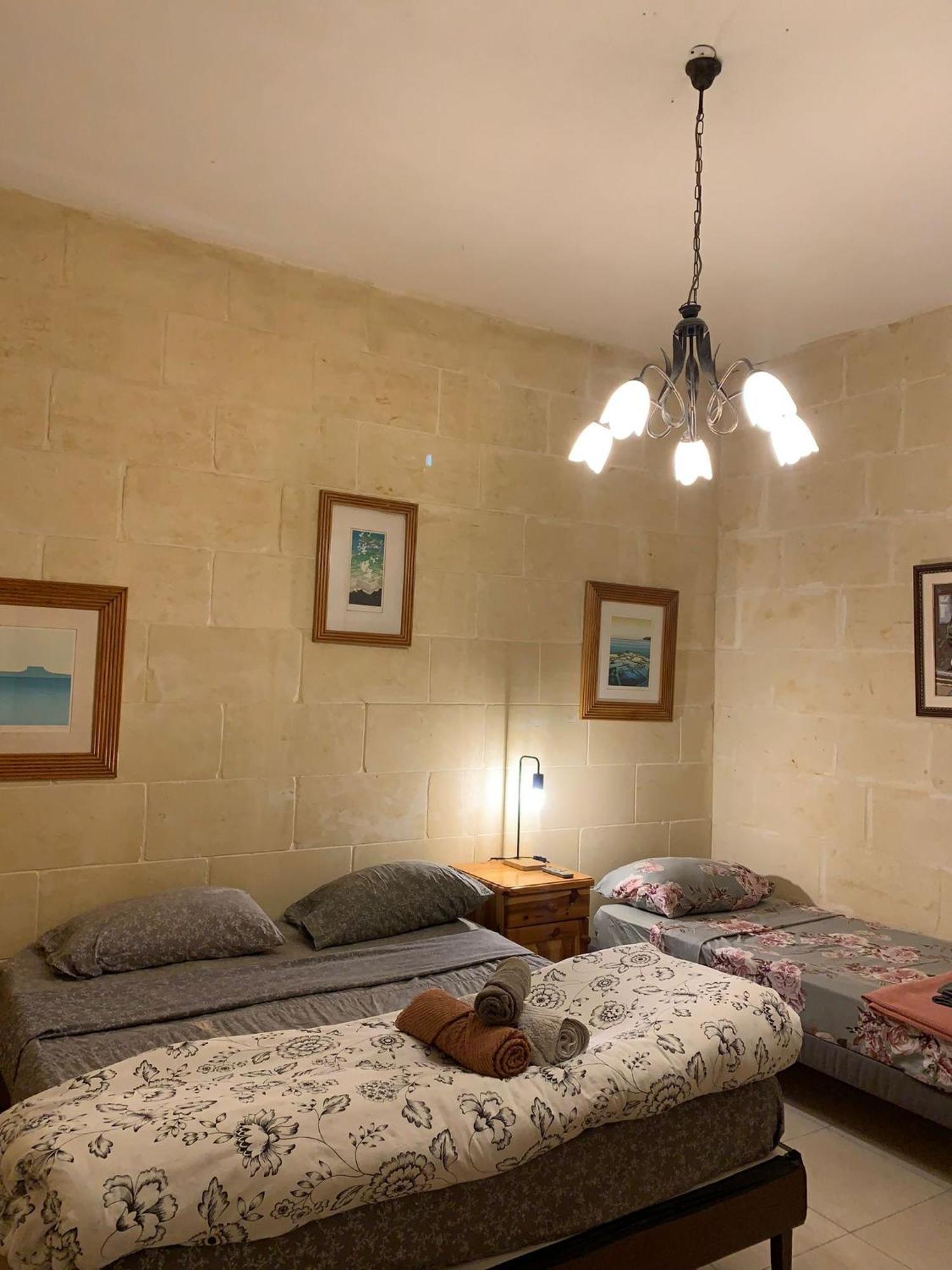 Gozo Island Escape Sleeps 4 With Private Bathroom Ghajn il-Kbira  Eksteriør billede
