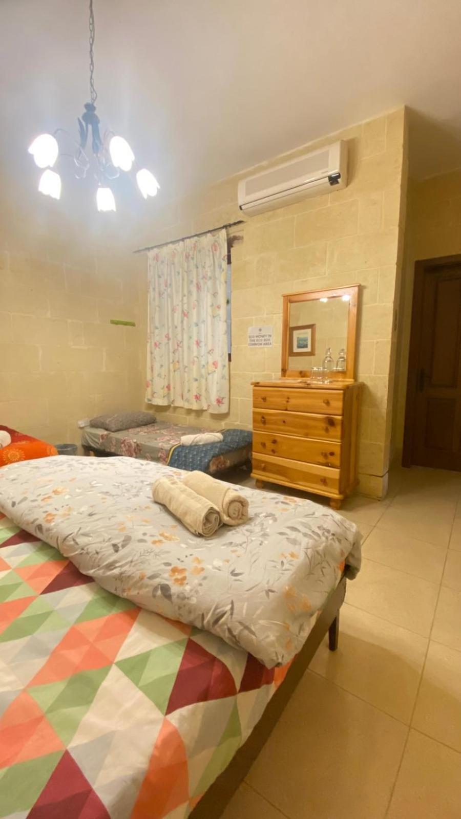 Gozo Island Escape Sleeps 4 With Private Bathroom Ghajn il-Kbira  Eksteriør billede