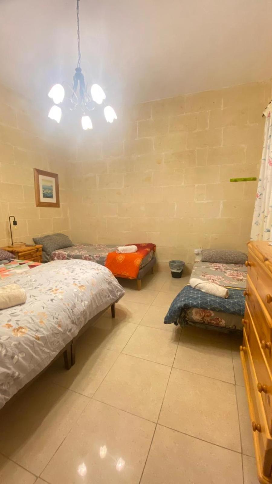 Gozo Island Escape Sleeps 4 With Private Bathroom Ghajn il-Kbira  Eksteriør billede